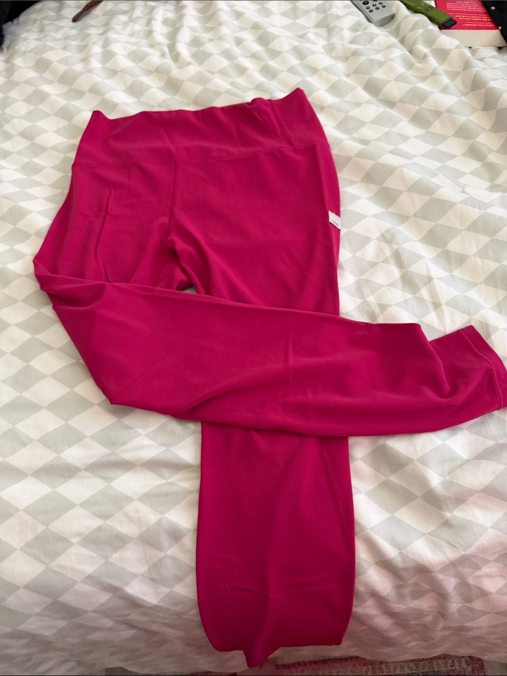 Vuori women’s hot pink leggings - Picture 3 of 4